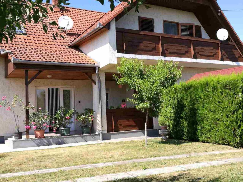 Ferienwohnung Sara Vendeghaz Balatonkeresztúr Exterior foto