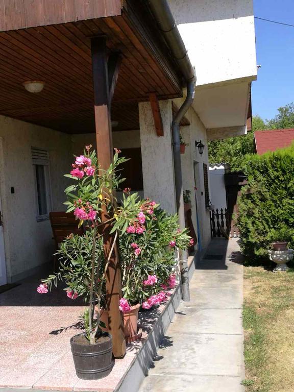 Ferienwohnung Sara Vendeghaz Balatonkeresztúr Exterior foto
