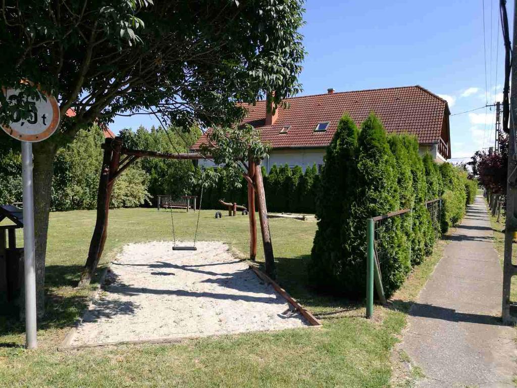 Ferienwohnung Sara Vendeghaz Balatonkeresztúr Exterior foto