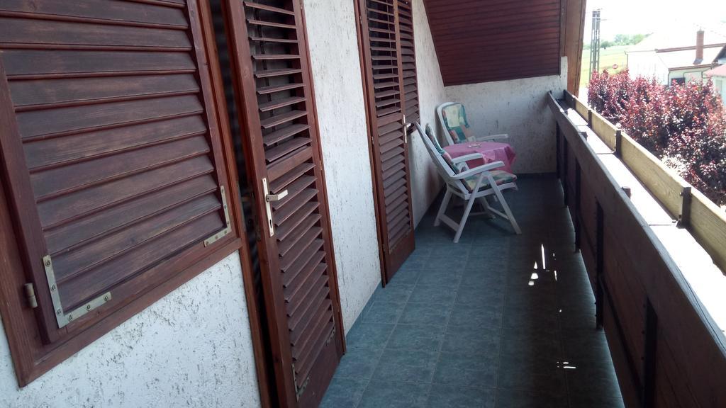 Ferienwohnung Sara Vendeghaz Balatonkeresztúr Exterior foto